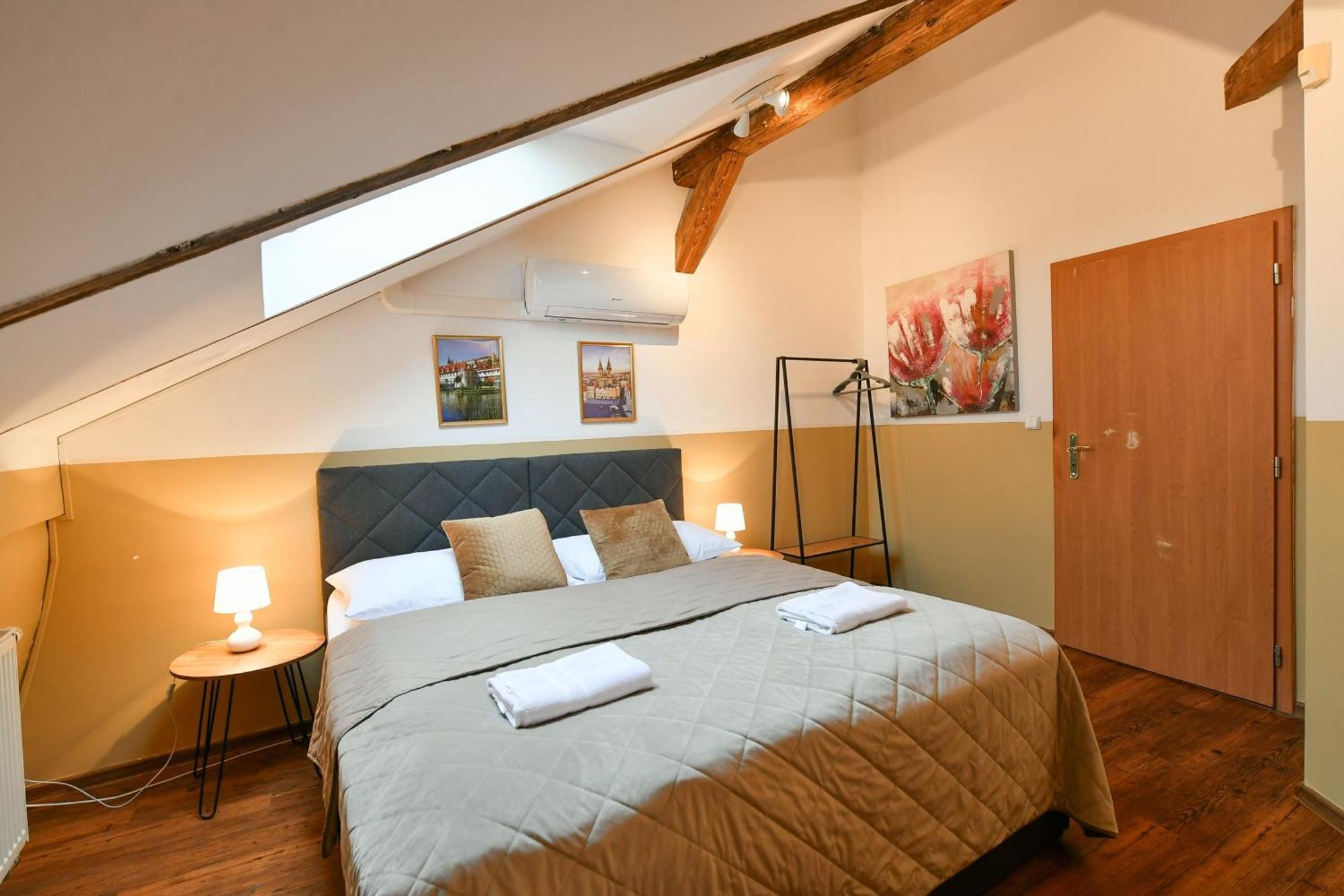 Amazing Charles Bridge Apartment Prága Kültér fotó