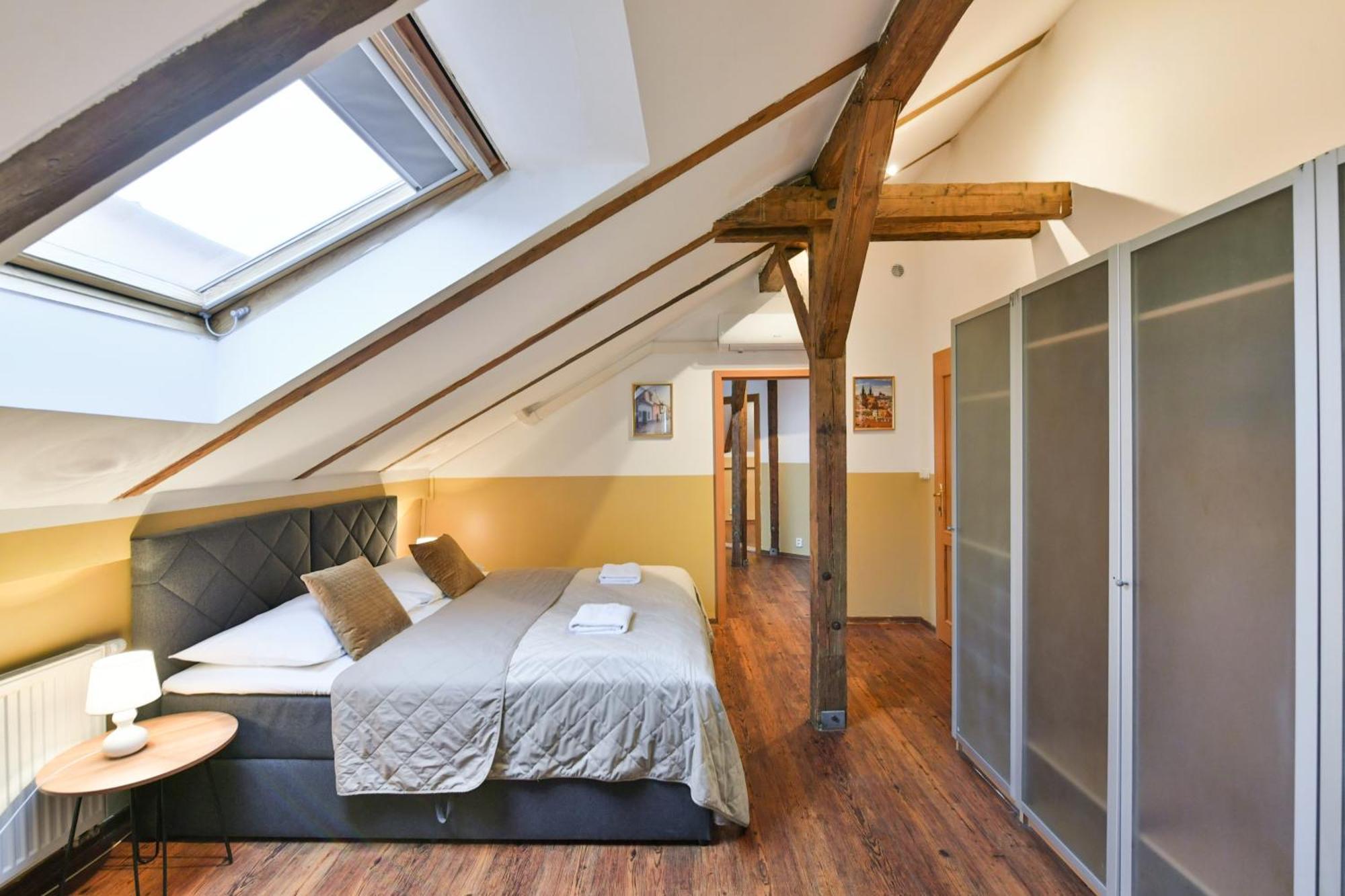 Amazing Charles Bridge Apartment Prága Kültér fotó