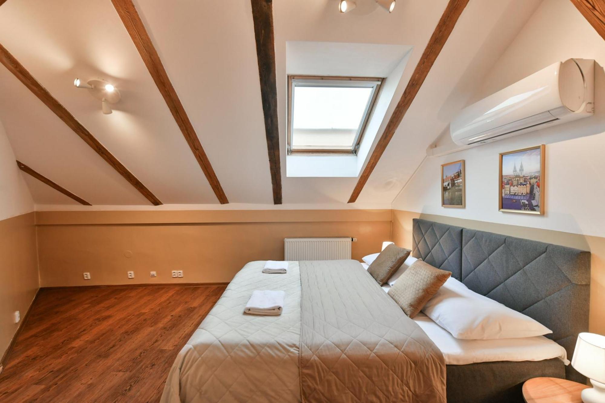 Amazing Charles Bridge Apartment Prága Kültér fotó